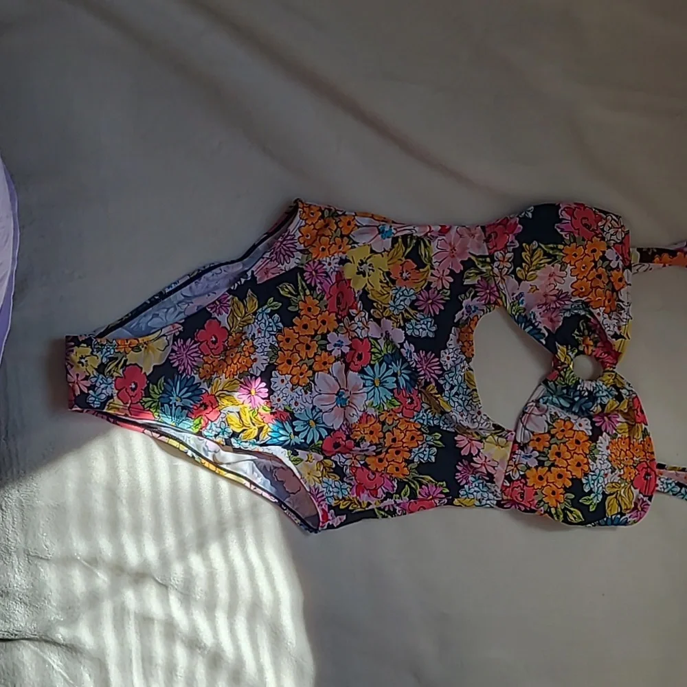 Bathing Suit - Picture 3 of 3